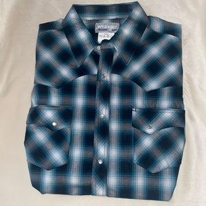 Wrangler pearl snap shirt L